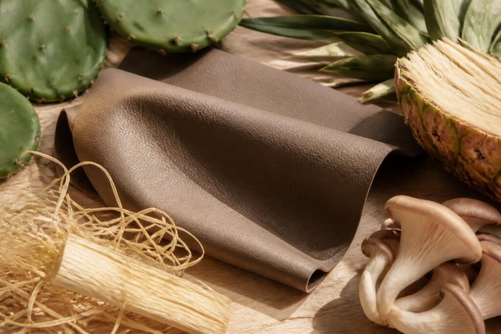 découvrez ce qu'est le cuir vegan, ses matériaux, ses avantages écologiques et pourquoi il représente une alternative éthique au cuir traditionnel.